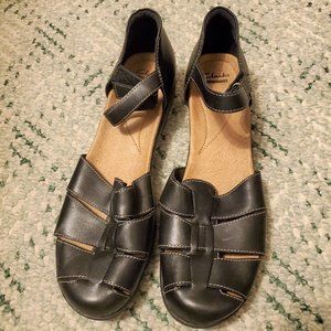 Clarks Women's 12M Buckle Mary Jane Sandal Black